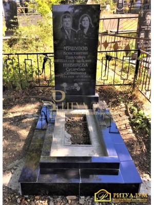 Памятник из гранита "Прямоугольный стандарт - два портрета" — ritualum.ru