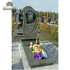Памятник из цветного гранита 00005 — ritualum.ru